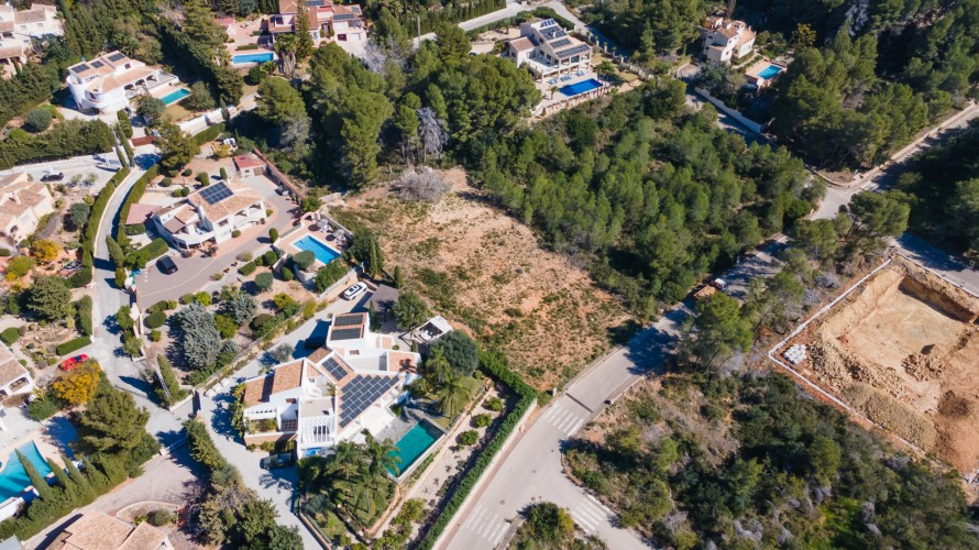5 Bedrooms - — 18/22