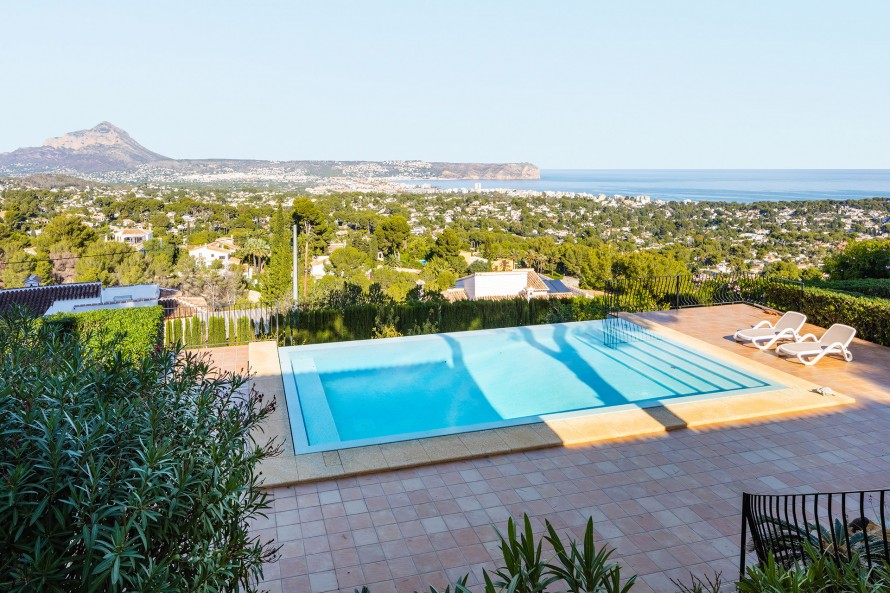 5 Bedrooms - — 4/35