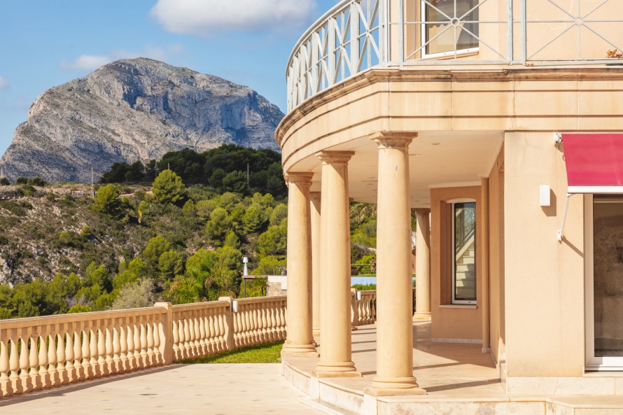 6 Bedrooms - — 23/35