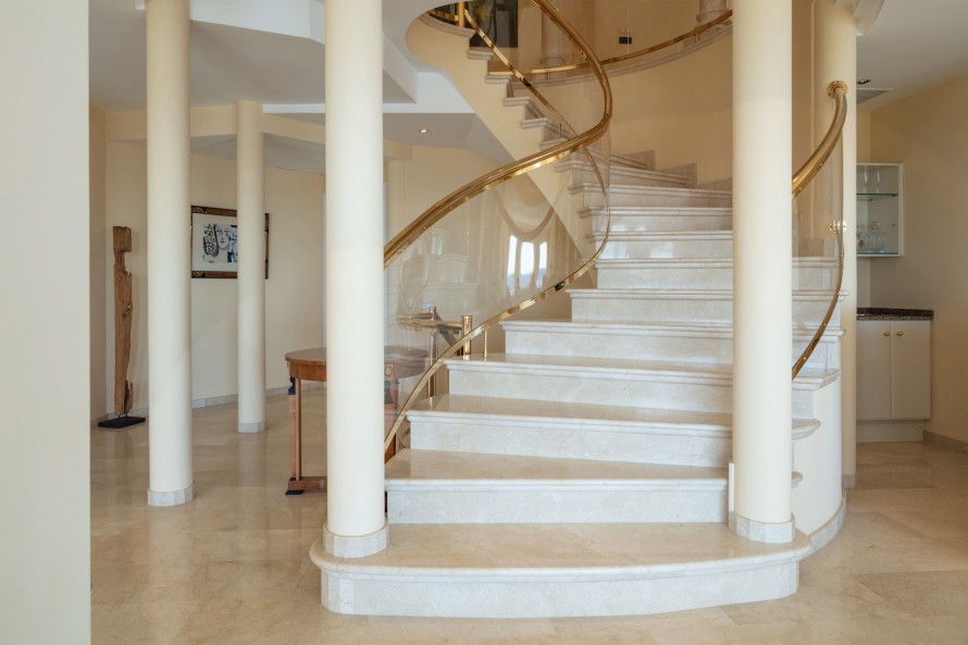 6 Bedrooms - — 10/35
