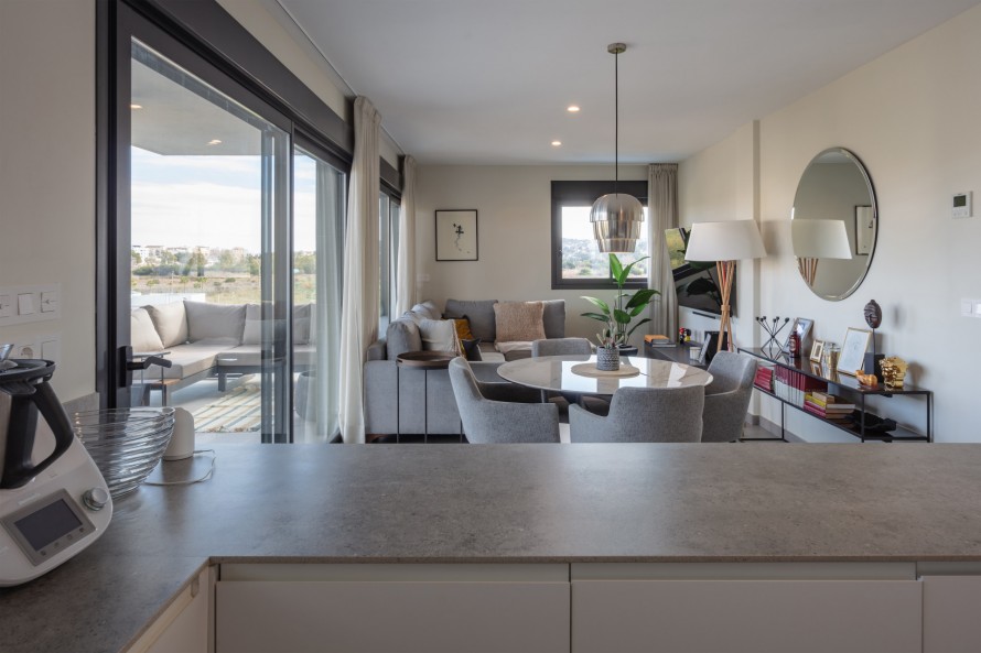 2 Bedrooms - — 3/23