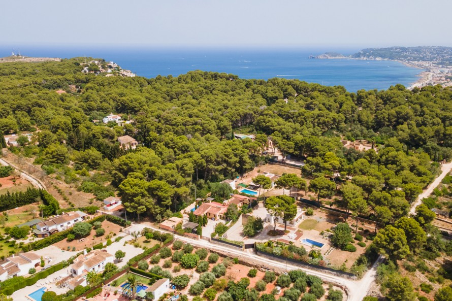 4 Bedrooms - — 35/36