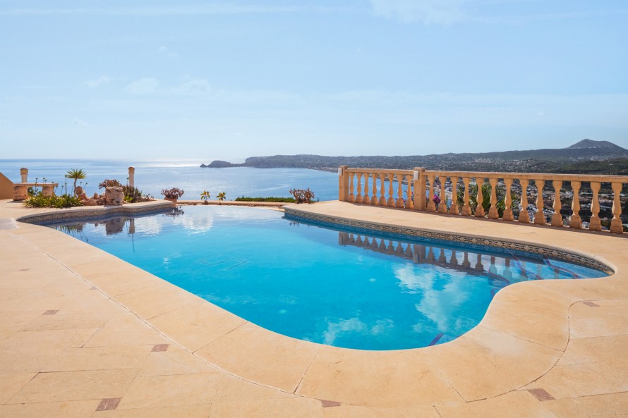 6 Bedrooms - — 22/35