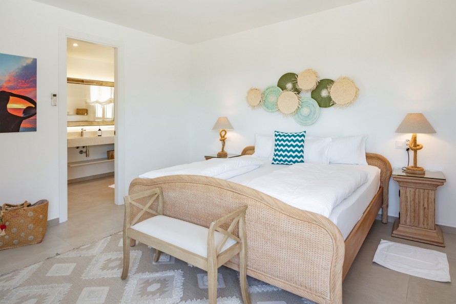 5 Bedrooms - — 35/50