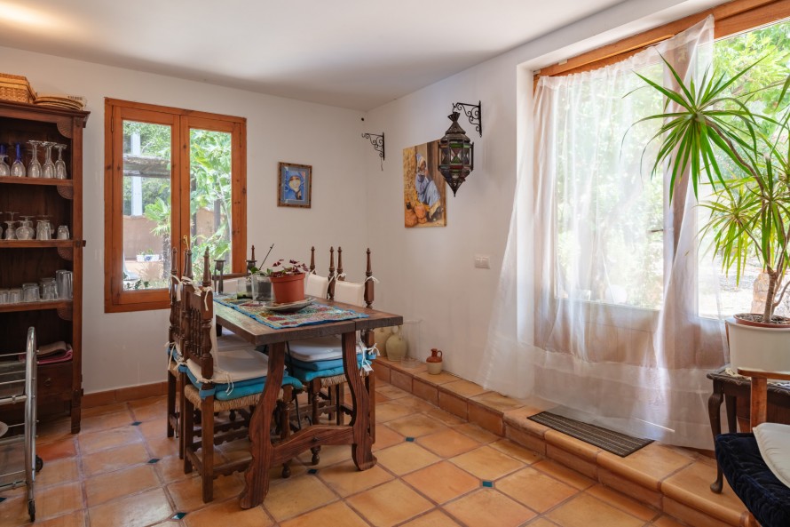 4 Bedrooms - — 10/36