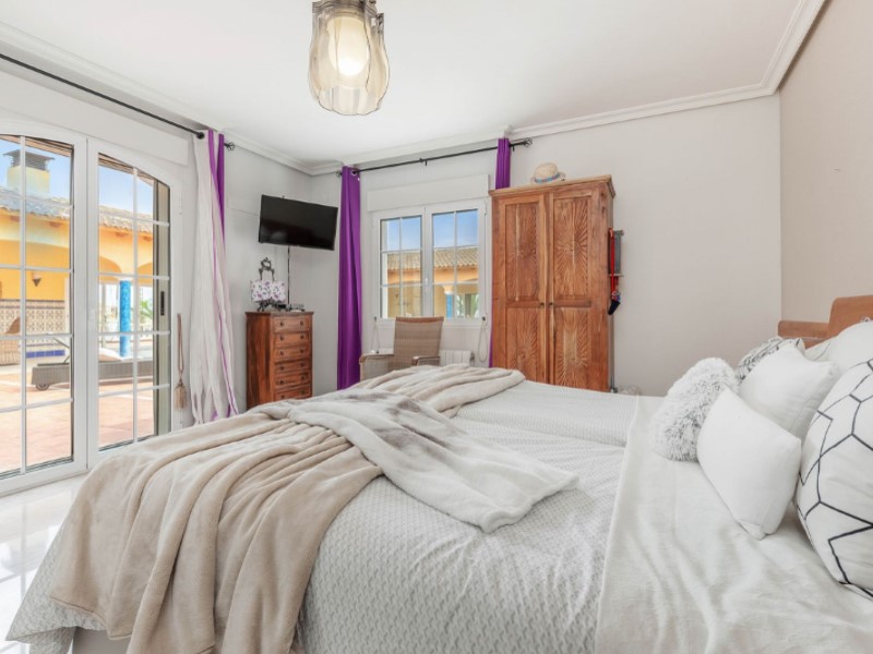 5 Bedrooms - Busot — 22/85