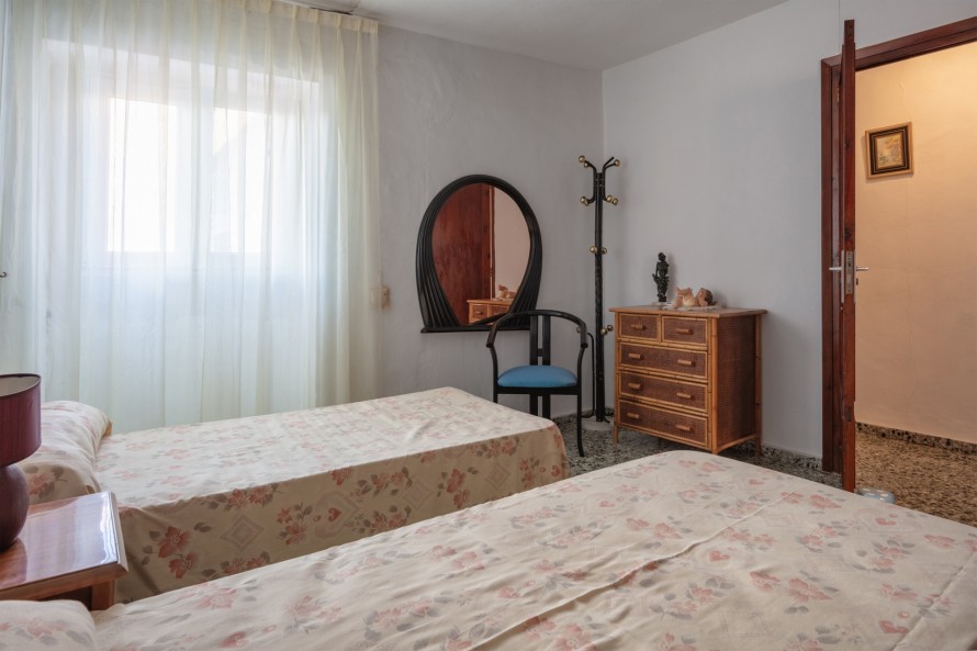 4 Bedrooms - — 13/17