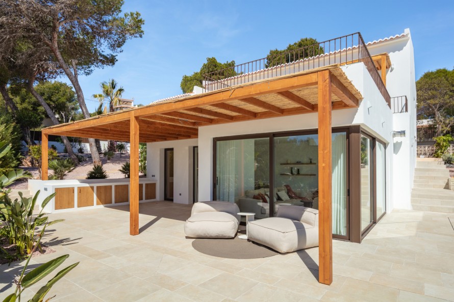 4 Bedrooms - — 37/50