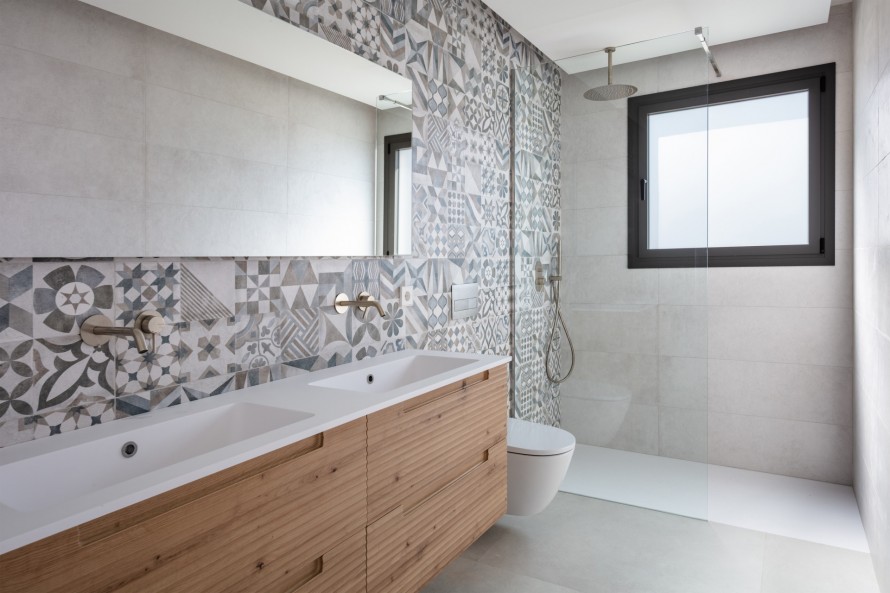 6 Bedrooms - — 16/31
