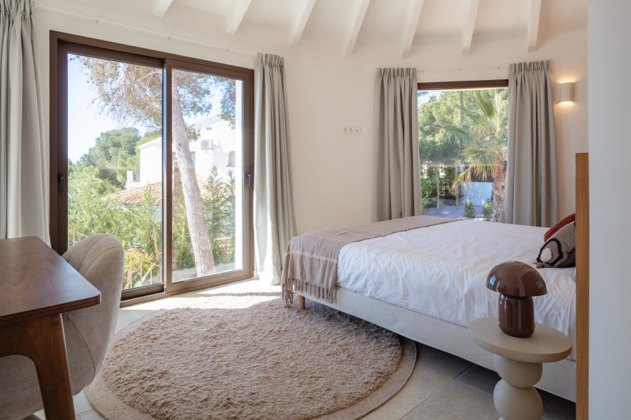 4 Bedrooms - — 28/50