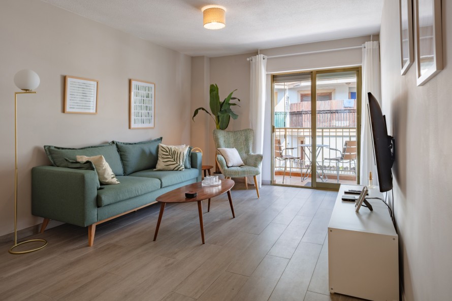 2 Bedrooms - — 2/21