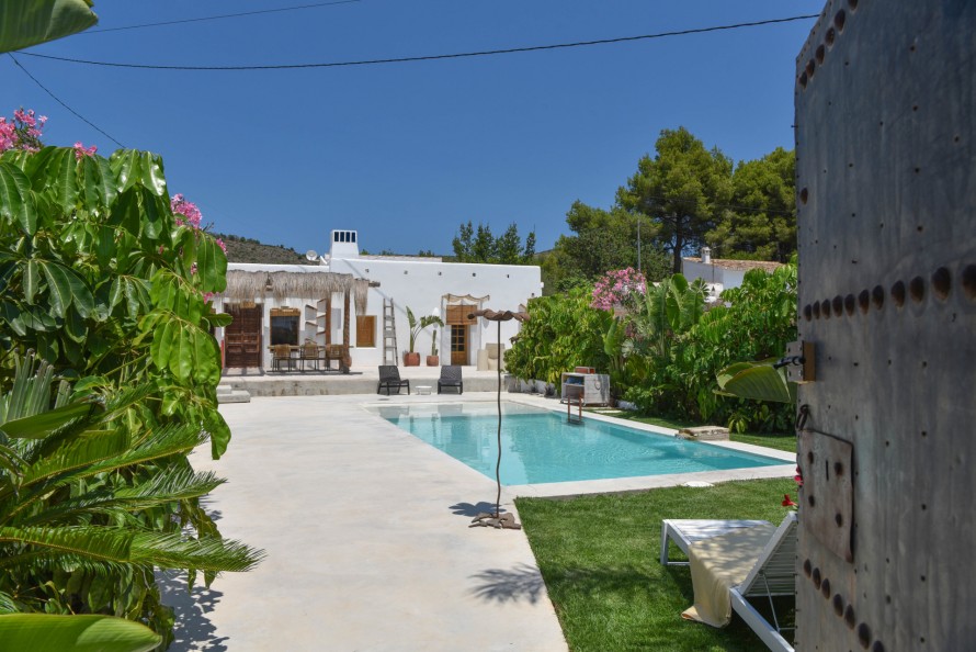 4 Bedrooms - — 41/43