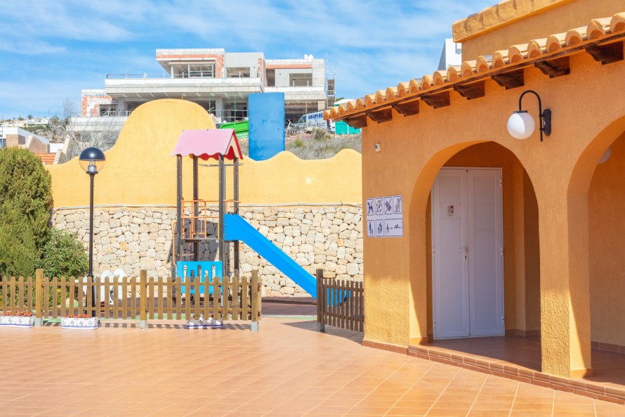 2 Bedrooms - — 27/30