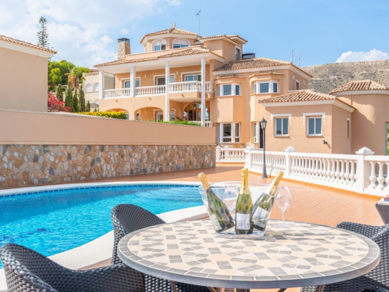 5 Bedrooms - El Campello — 2/76
