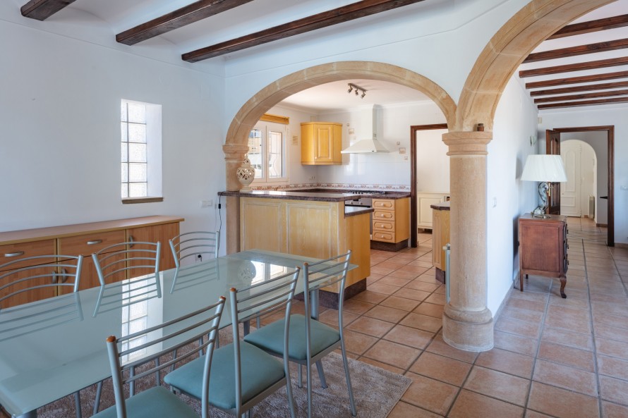 3 Bedrooms - — 8/40