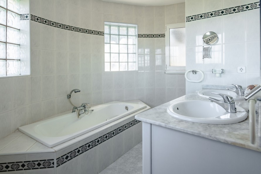 4 Bedrooms - — 15/33