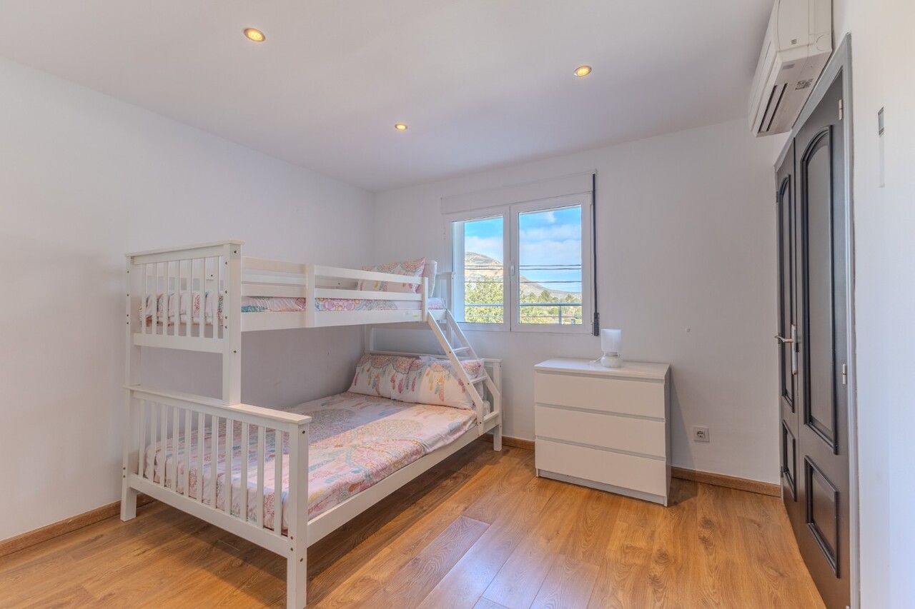 7 Bedrooms - Jávea — 25/50