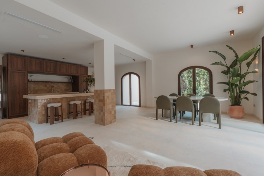 5 Bedrooms - — 6/48