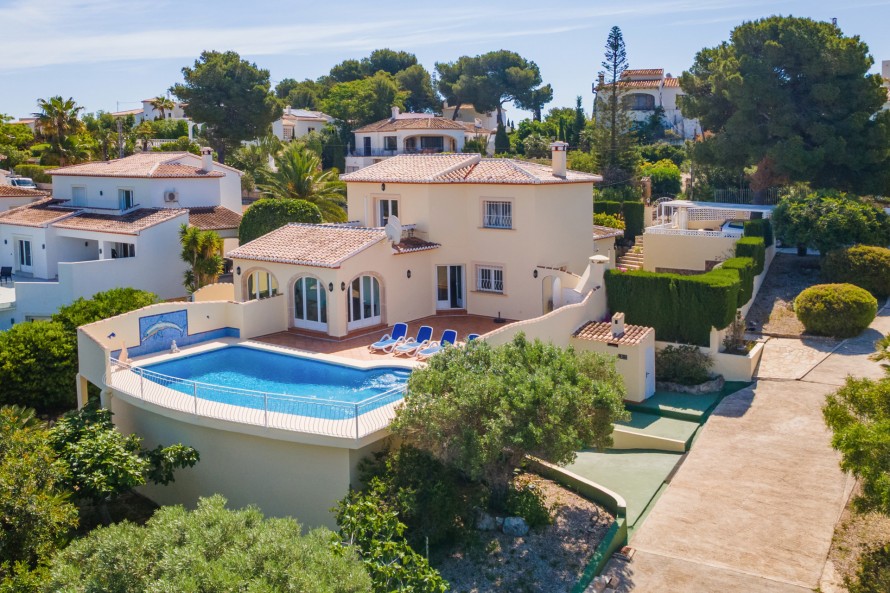3 Bedrooms - — 33/40