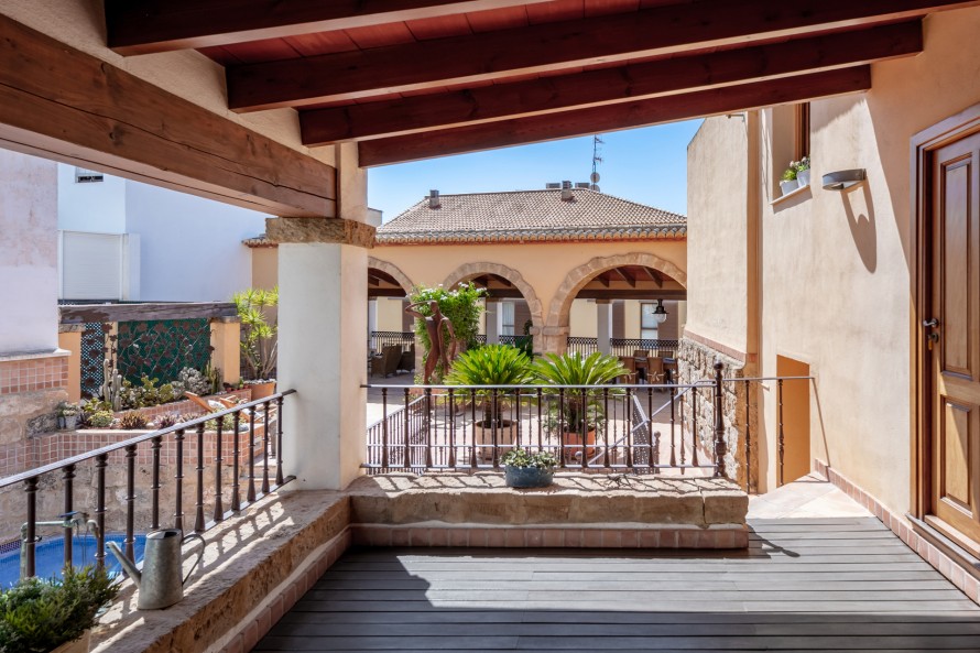 5 Bedrooms - — 26/28