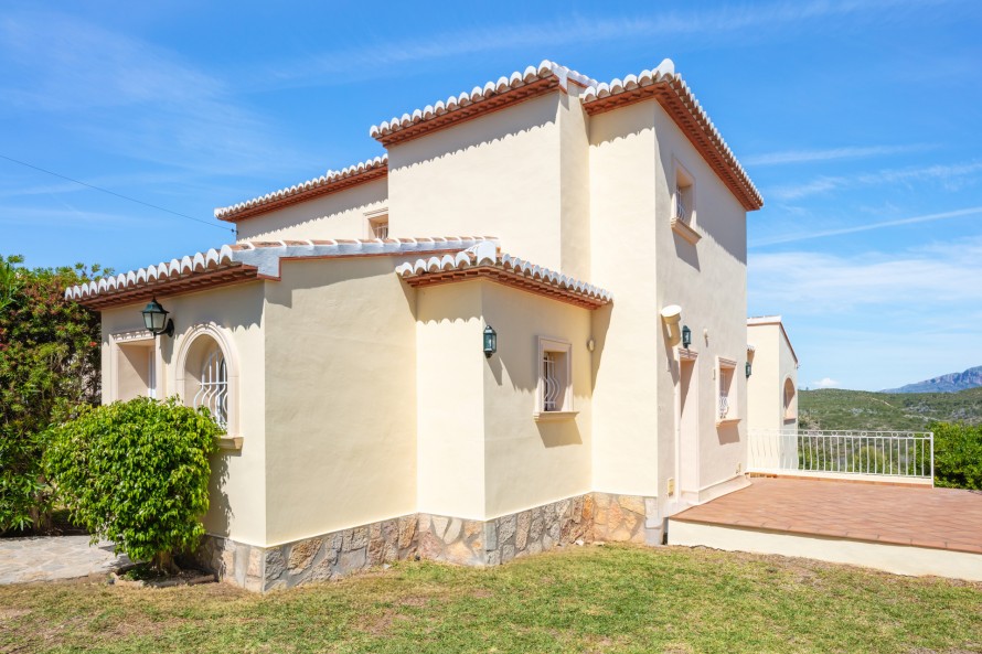 3 Bedrooms - — 27/40