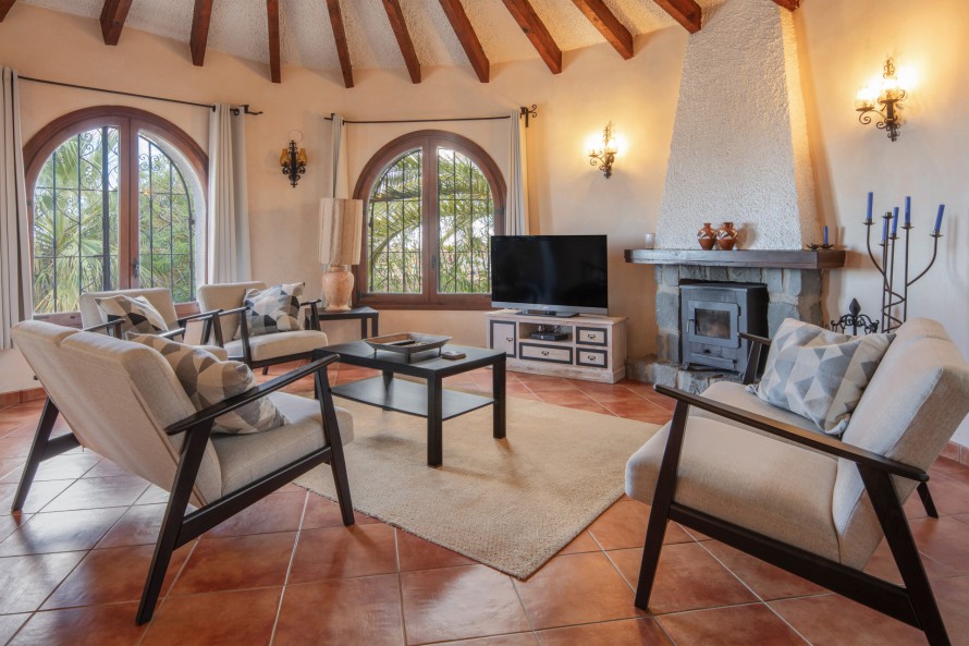 3 Bedrooms - — 8/30