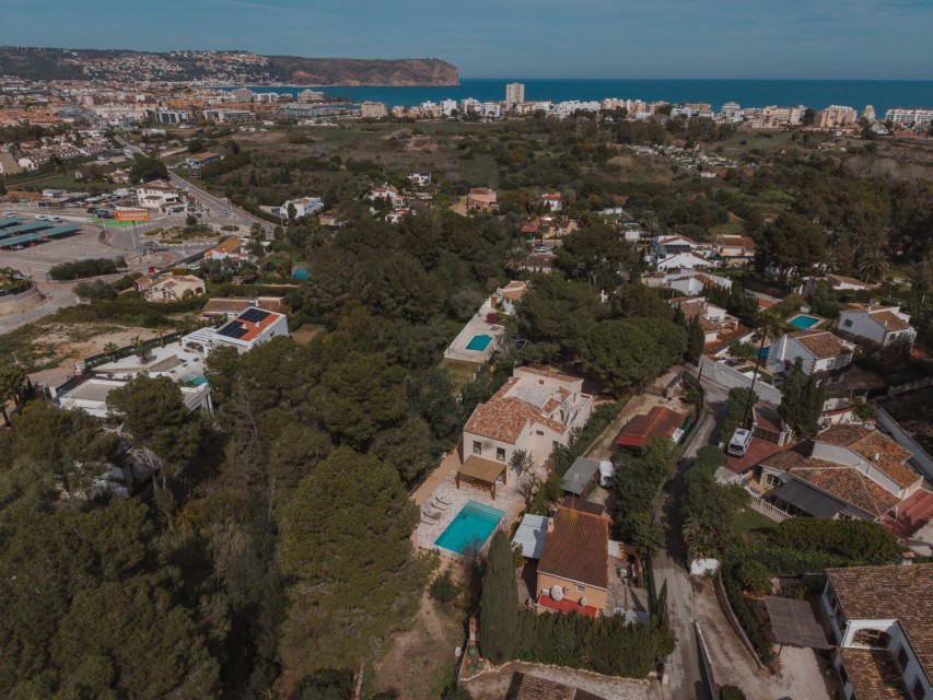 5 Bedrooms - — 46/48