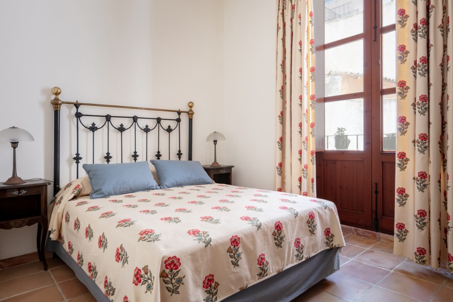 5 Bedrooms - — 19/28