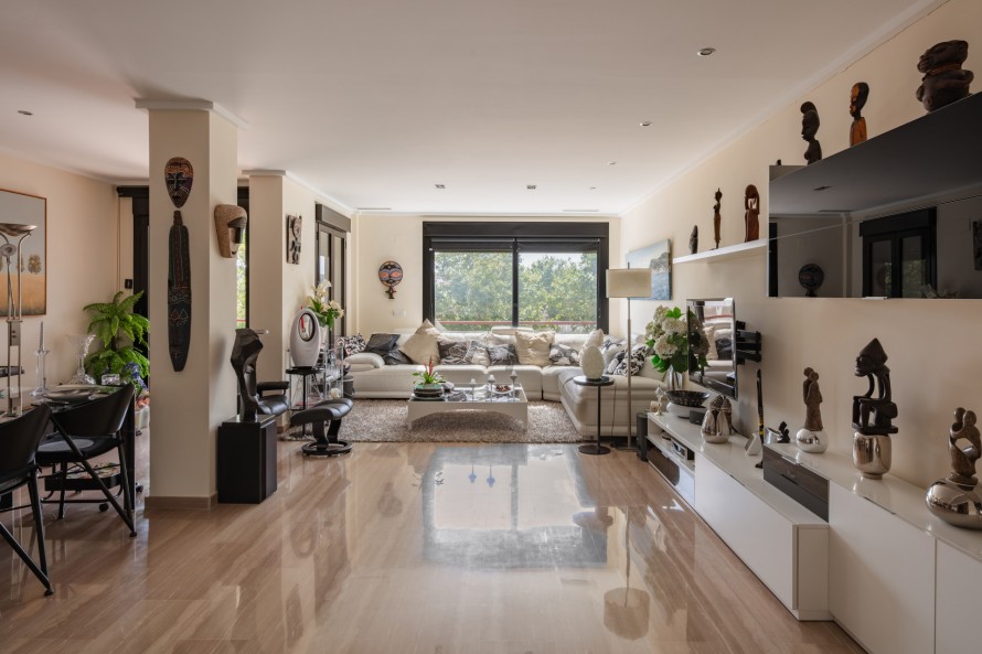 2 Bedrooms - — 2/25