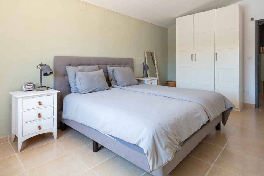 7 Bedrooms - — 38/47