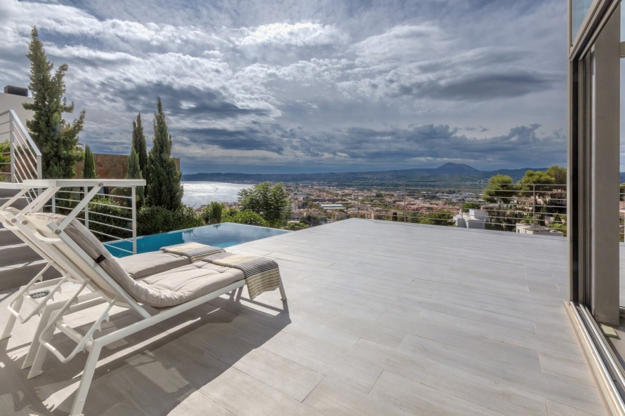 3 Bedrooms - — 4/26