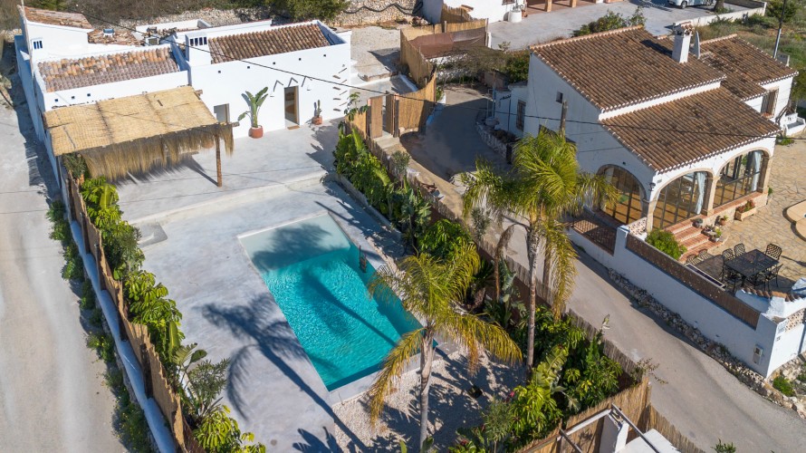 4 Bedrooms - — 40/43