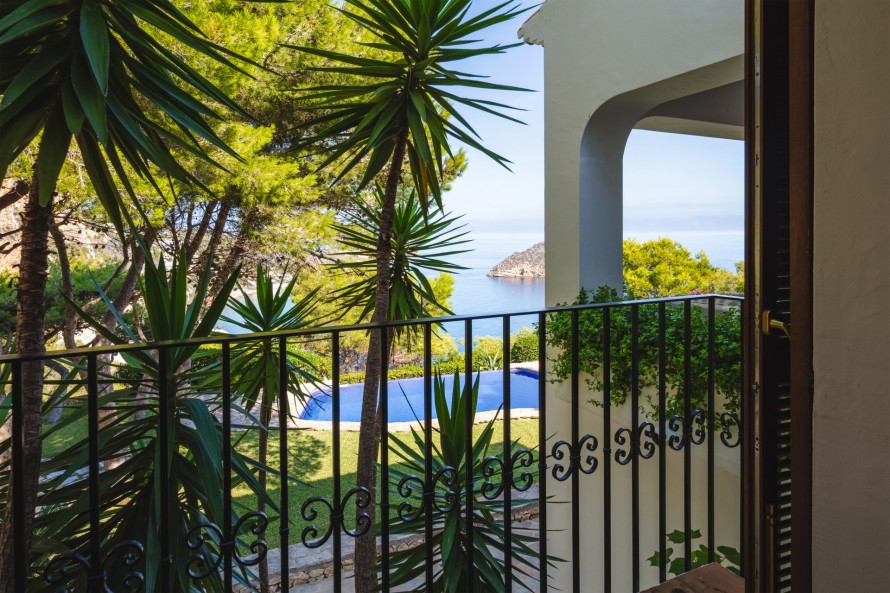 3 Bedrooms - — 4/47
