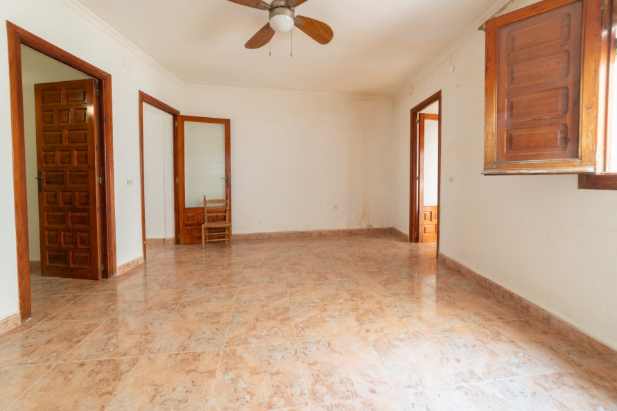 5 Bedrooms - — 8/20