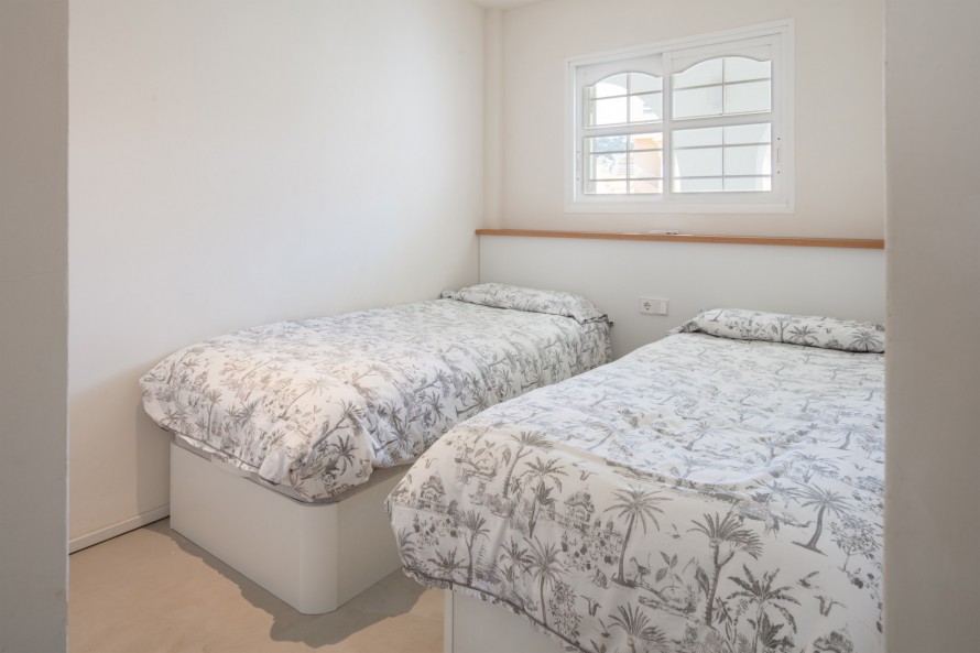 2 Bedrooms - — 20/36