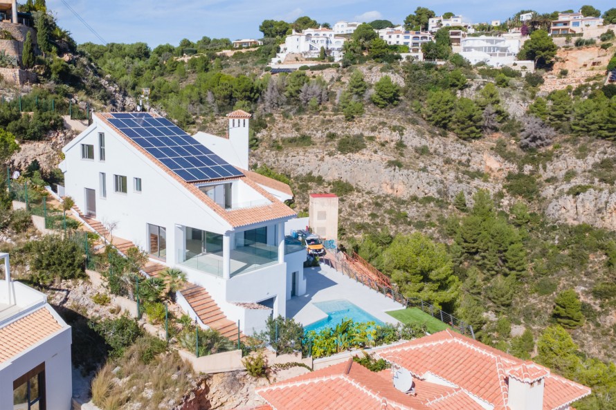 6 Bedrooms - — 29/31