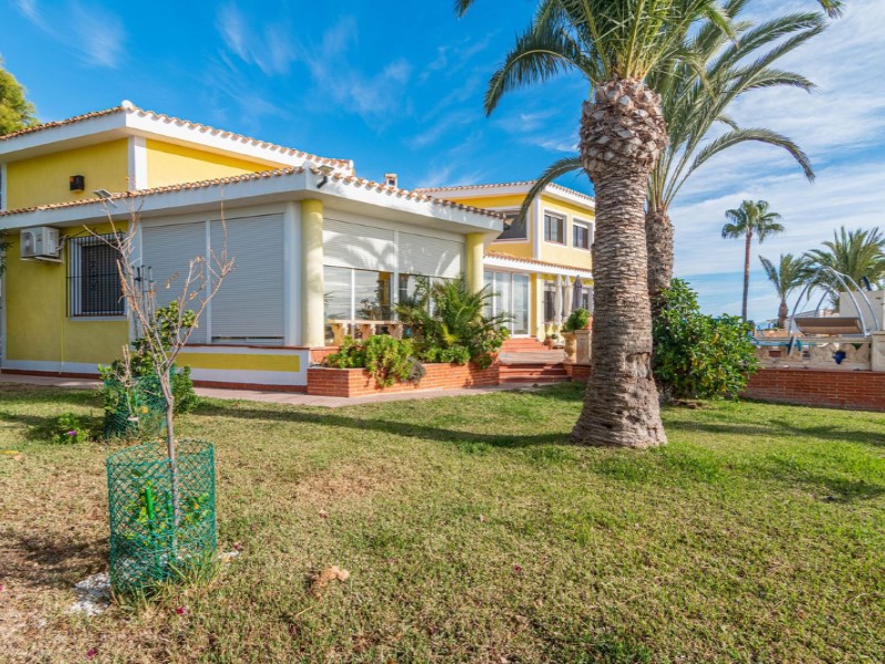 5 Bedrooms - El Campello — 11/56