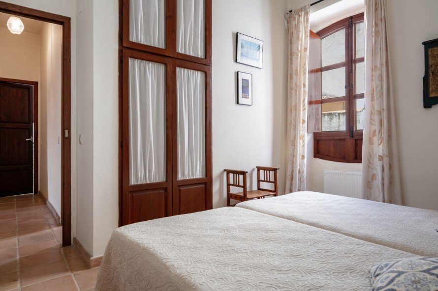 5 Bedrooms - — 20/28