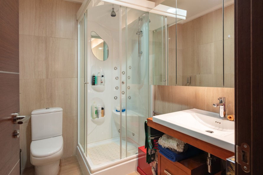 2 Bedrooms - — 15/25