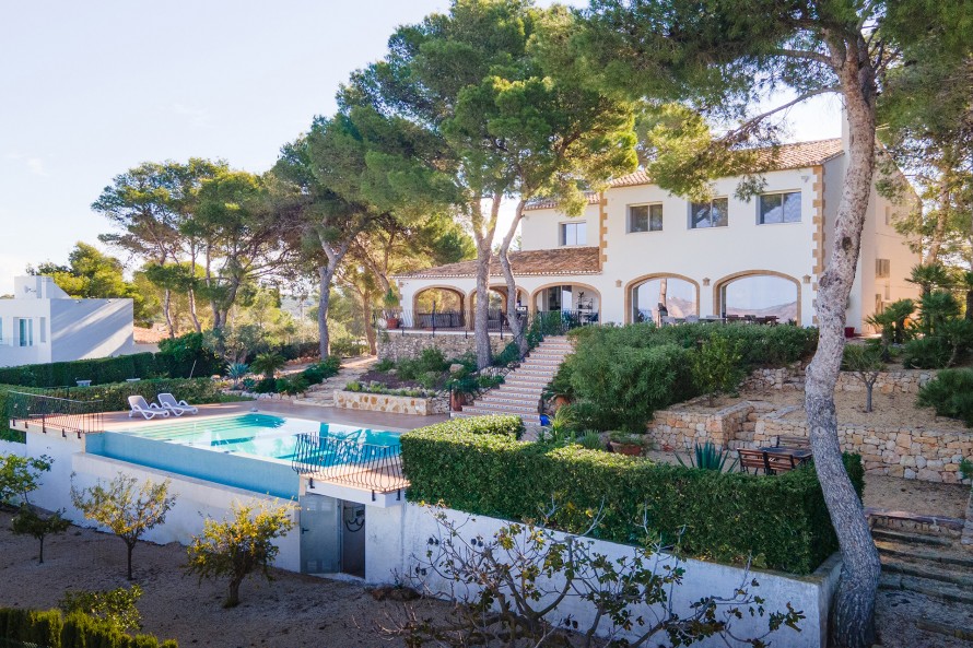 5 Bedrooms - — 3/35