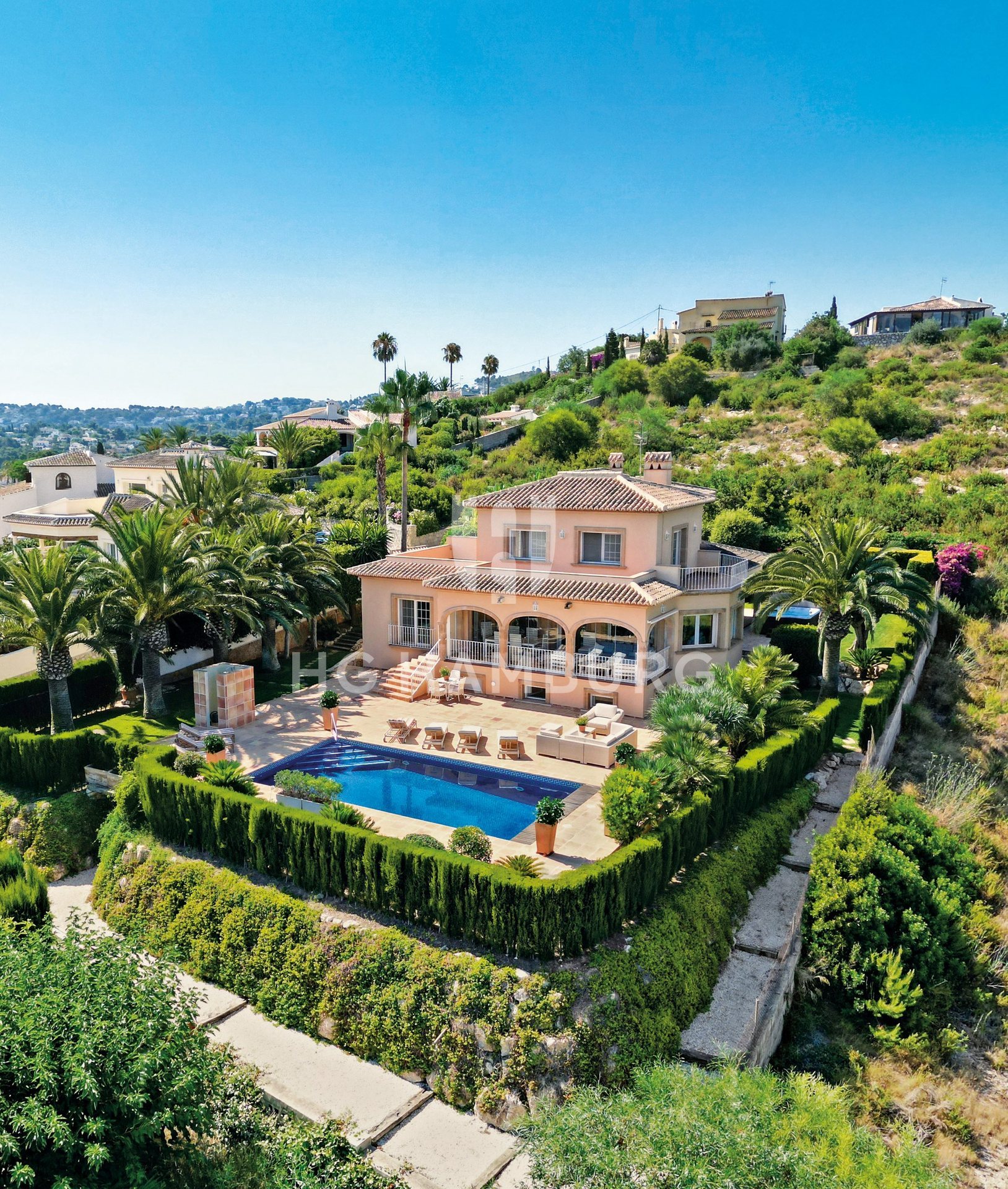 Villa with views of the bay and the Montgó, Jávea (issue 306)