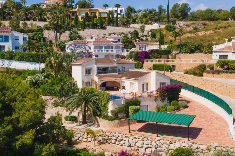 4 Bedrooms - — 34/36