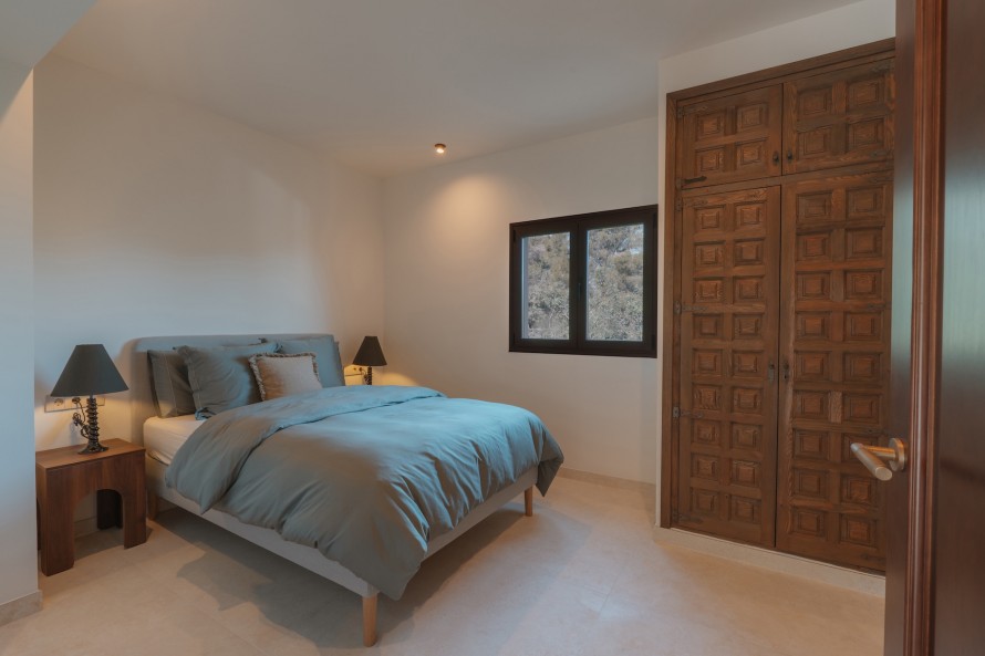 5 Bedrooms - — 26/48