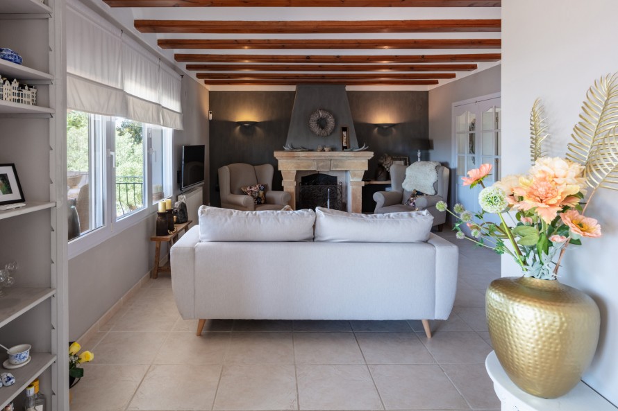 7 Bedrooms - — 6/47