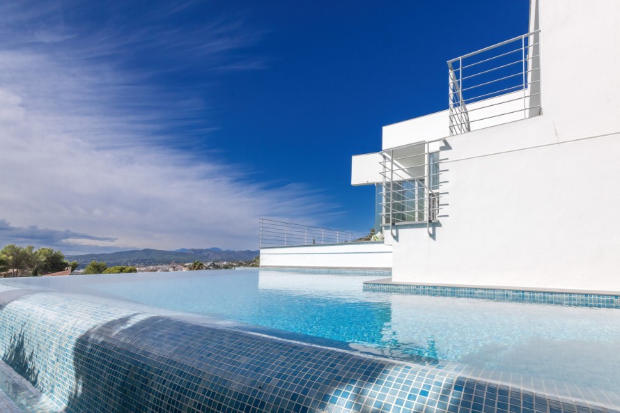 3 Bedrooms - — 19/26