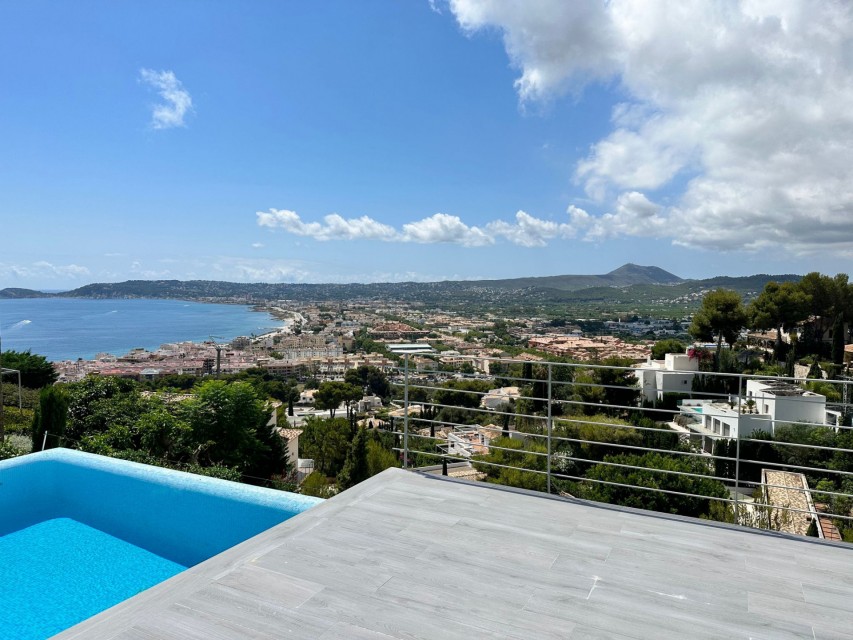 3 Bedrooms - — 3/26