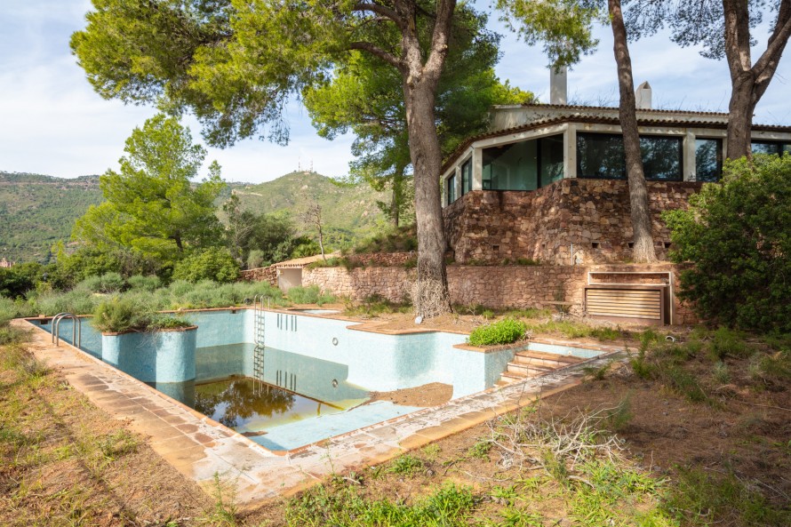 12 Bedrooms - — 5/50