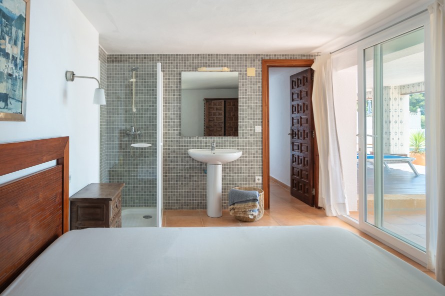 5 Bedrooms - — 17/34