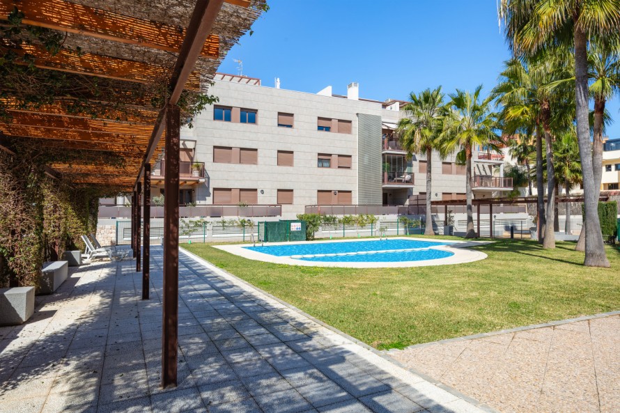 2 Bedrooms - — 32/37