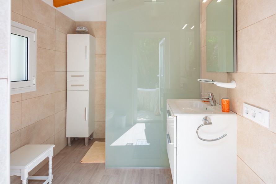 4 Bedrooms - — 28/36